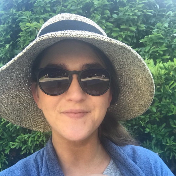 Meet your Posher, Laura - Picture 1 of 1